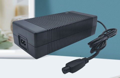 hargeur 54.6V/3A de Batterie au Lithium 48V