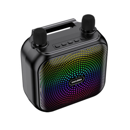 Le KAKUSIGA Haut-parleur sans fil Lanterne magique 8 pouces est un appareil multifonction conçu pour combiner son, lumière et divertissement dans un seul produit compact et portable. Il s’agit d’un haut-parleur sans fil de 8 pouces équipé d’une batterie au lithium de grande capacité, offrant une autonomie prolongée pour les fêtes, les sorties ou une utilisation à domicile sans interruption. Ce modèle intègre une fonction lanterne lumineuse “magique”, qui crée des effets d’éclairage décoratifs, idéal pour les soirées, le camping ou l’ambiance d’une pièce. Il est également livré avec deux microphones sans fil, permettant le karaoké ou les animations à deux personnes, ce qui en fait un excellent choix pour les fêtes familiales ou entre amis. Grâce à sa connectivité sans fil, il peut se connecter facilement à un smartphone ou d’autres appareils compatibles pour diffuser de la musique rapidement et simplement. En résumé, c’est un haut-parleur portable tout-en-un combinant musique, éclairage et karaoké, pensé pour le divertissement en intérieur comme en extérieur.
